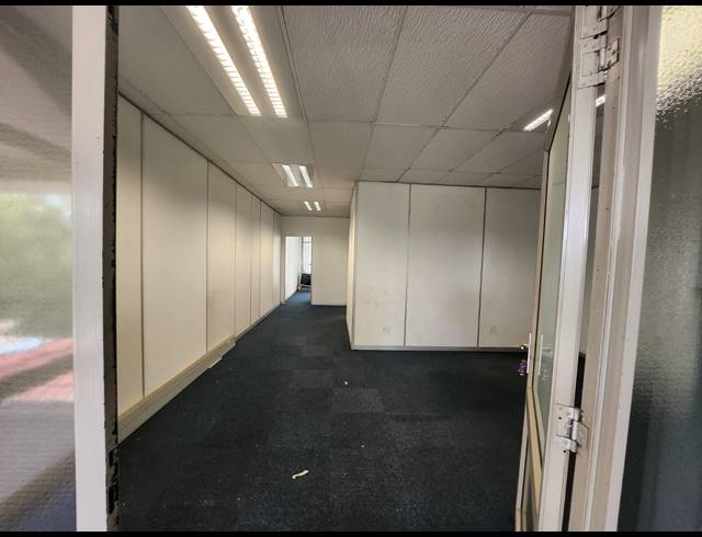 177M² OFFICE TO LET IN VORNA VALLEY